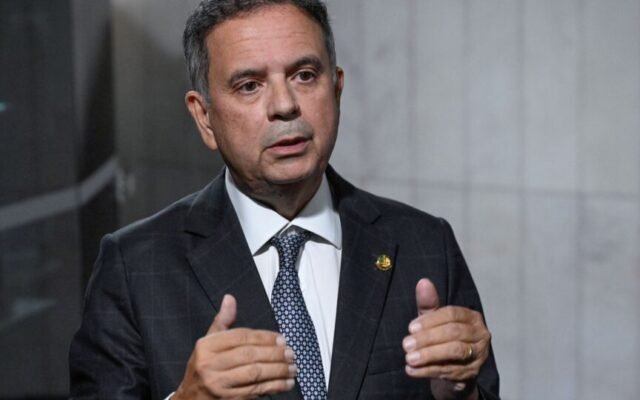 Defesa de Bolsonaro pede autorização para visita de Rogério Marinho
