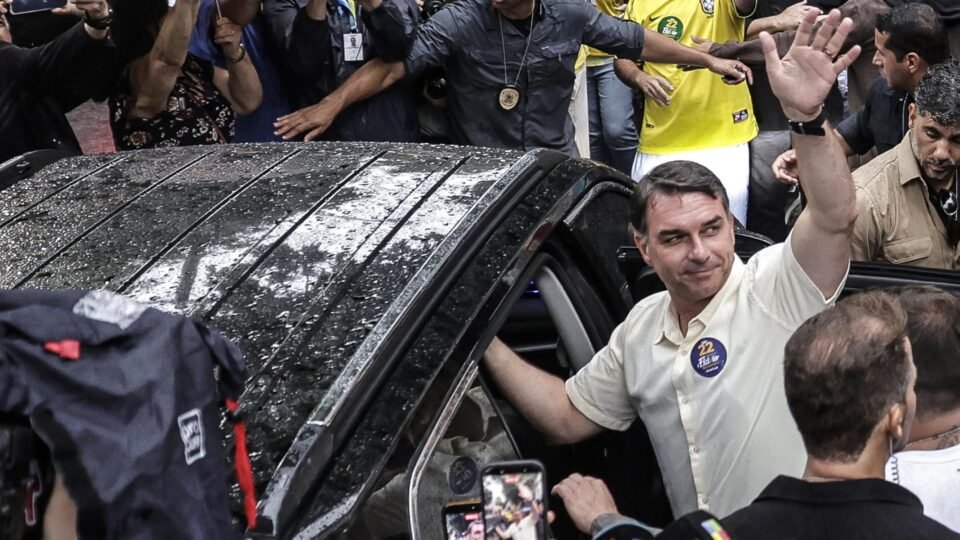 Democratas questionam Rubio sobre ida de Flávio aos EUA