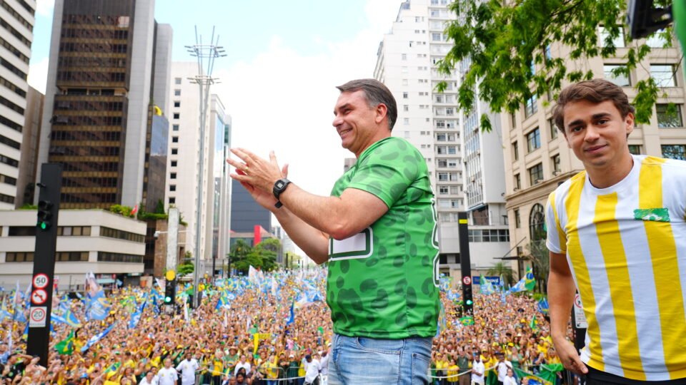 Esquerda intensifica ofensiva judicial contra Flávio Bolsonaro e a direita no STF
