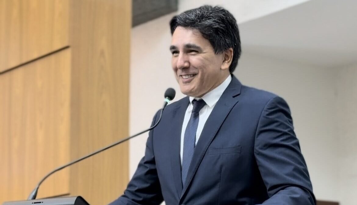 Júnior Geo parabeniza Vicentinho Júnior e Amélio Cayres pela vitória no segundo turno