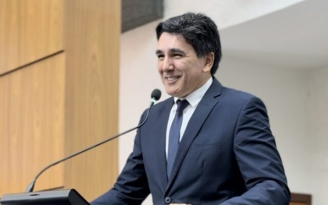 Júnior Geo parabeniza Vicentinho Júnior e Amélio Cayres pela vitória no segundo turno