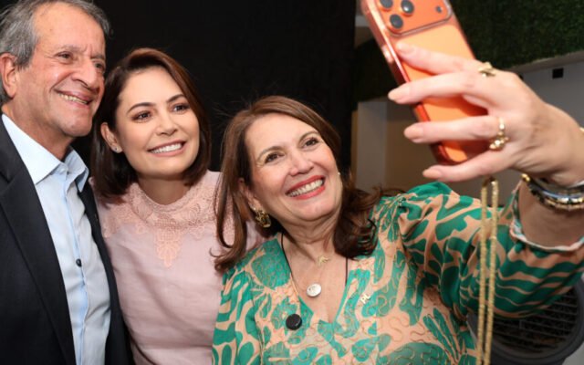 Michelle chega ao Congresso como força política do clã Bolsonaro