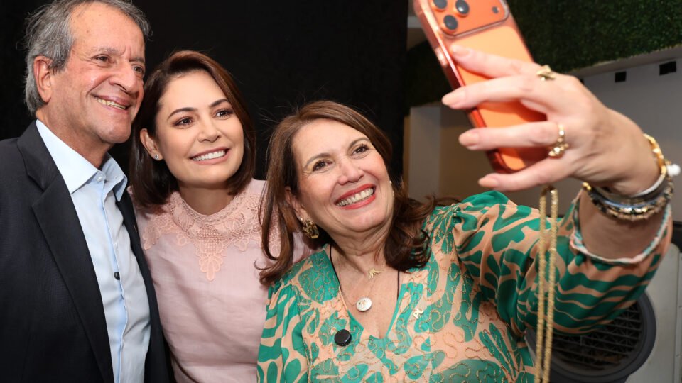 Michelle chega ao Congresso como força política do clã Bolsonaro