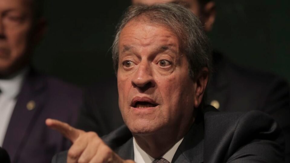 “Não gostei, ninguém aprovou”, reage presidente do PL à carta de Flávio Bolsonaro