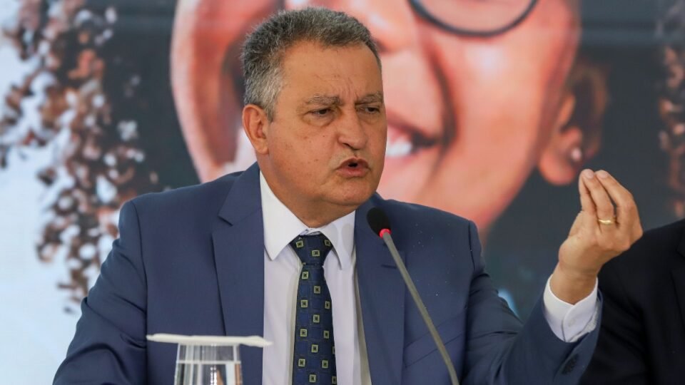Rui Costa defende distanciamento do governo sobre viagem de Flávio aos EUA